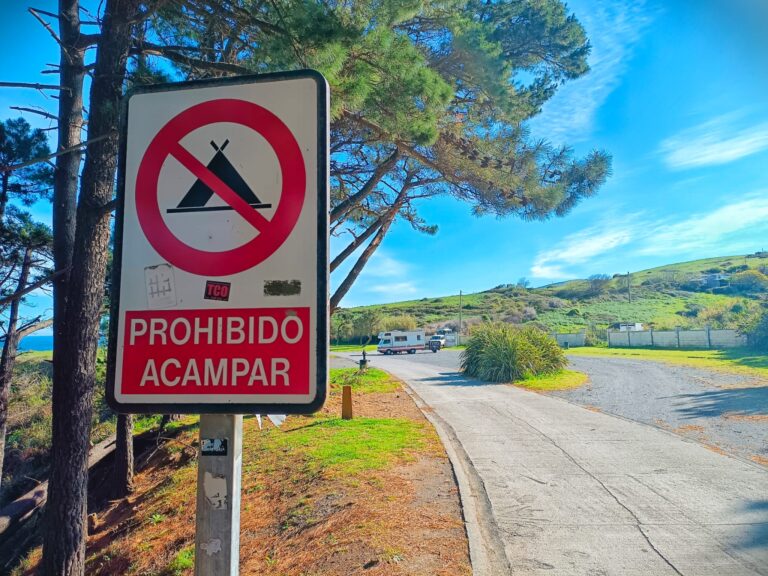 Acampar con tienda en la playa