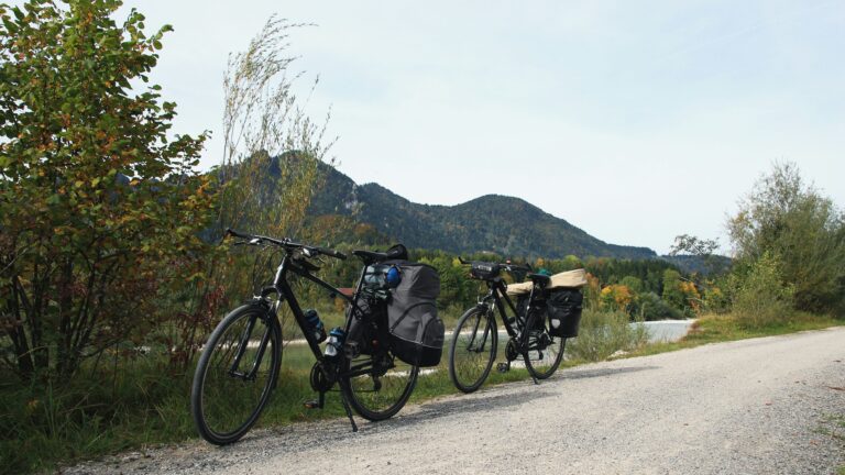 Grupo de cicloturistas en una escapada